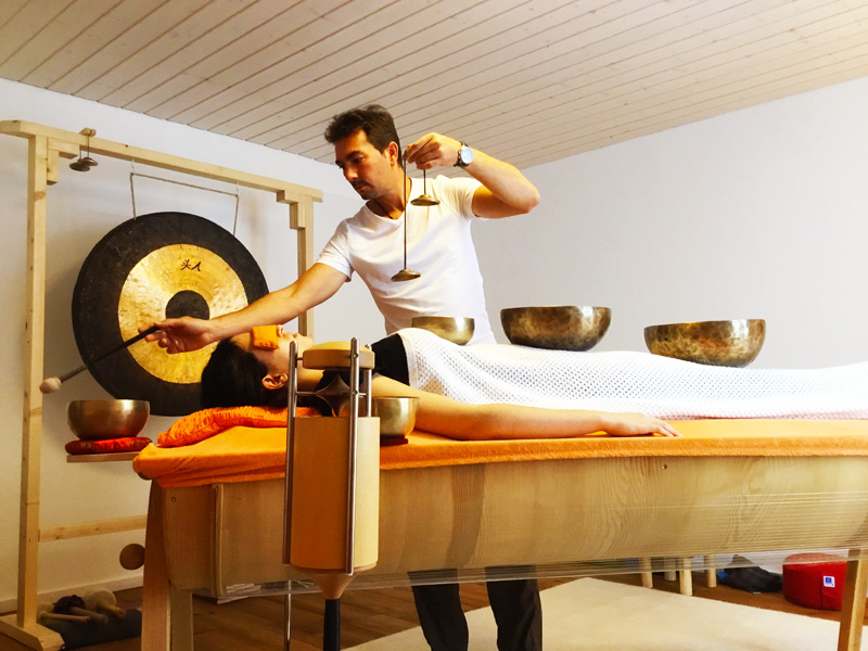 Klangtherapeut Michael Lüdi